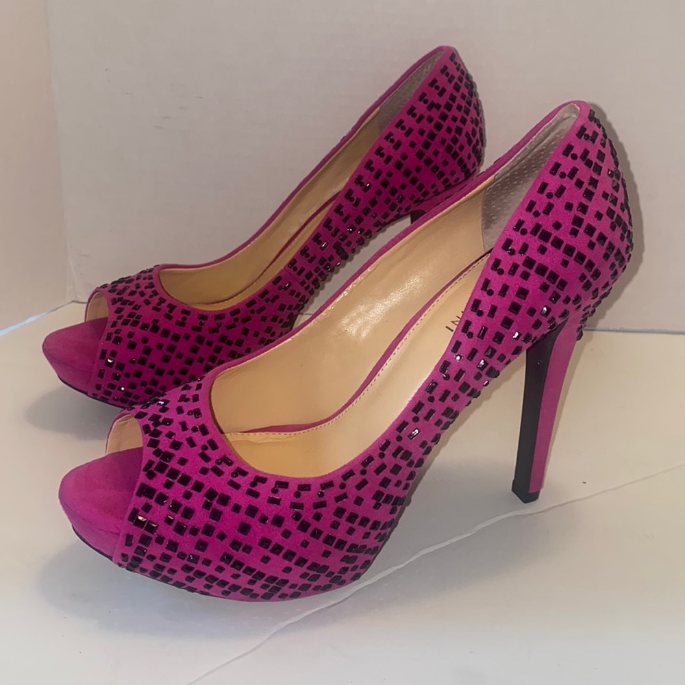 Gianni Bini Hot Pink Pumps w Black Jewels 10 Gorgeous